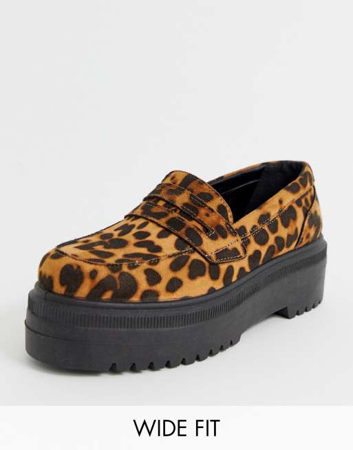 Mocasines de leopardo corte ancho Vamped de DESIGN | ASOS