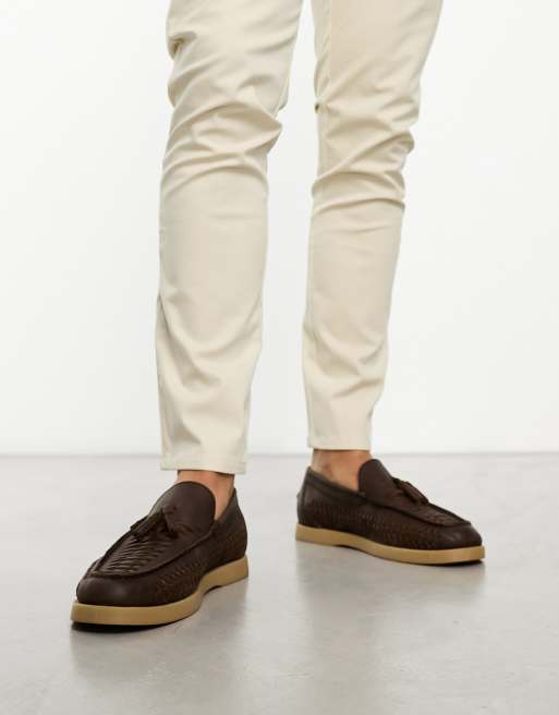 Mocasines marrón oscuro con diseño entretejido con suela natural de ASOS DESIGN, 2 de 4