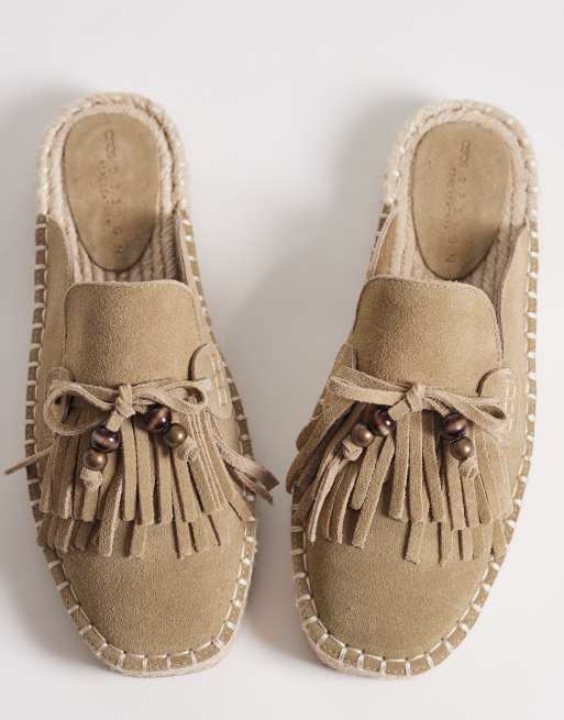 Mocasines marrón topo estilo alpargatas con borlas de ante Joan de ASOS DESIGN, 3 de 4