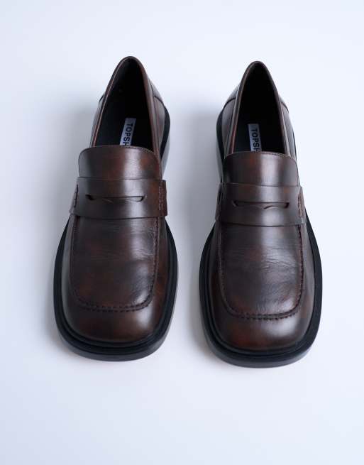 Mocasines marrones con puntera cuadrada y acabado desgastado de cuero auténtico premium Cole de Topshop, 2 de 4