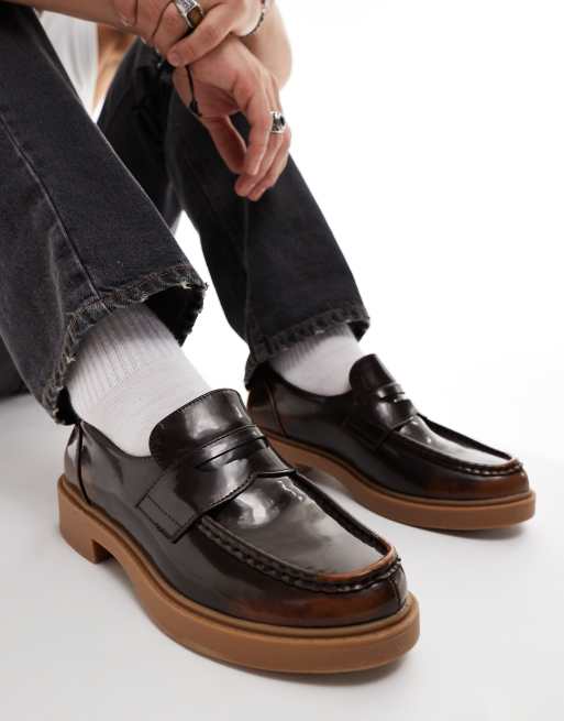 Mocasines marrones de cuero sintético con suela gruesa de goma de ASOS DESIGN, 4 de 4