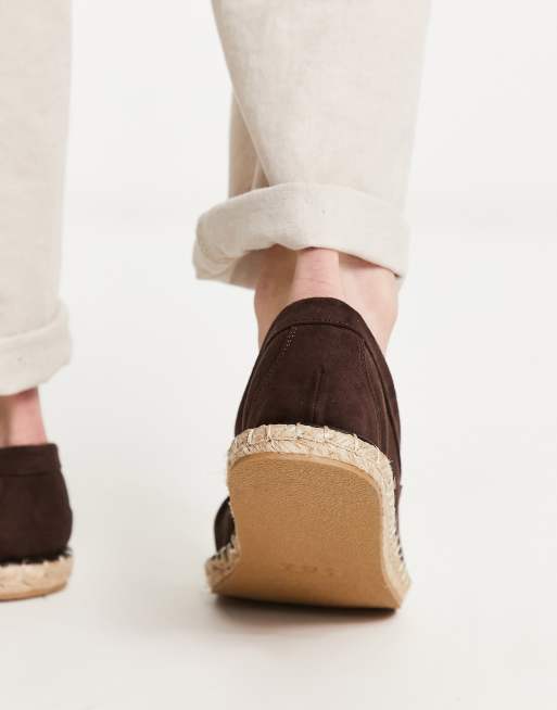 Mocasines marrones estilo alpargata de antelina de ASOS DESIGN, 3 de 4