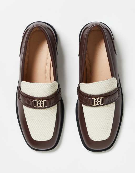 Mocasines marrones y blancos clásicos efecto piel de cocodrilo con puntera cuadrada y herraje dorado de ASOS DESIGN, 3 de 3