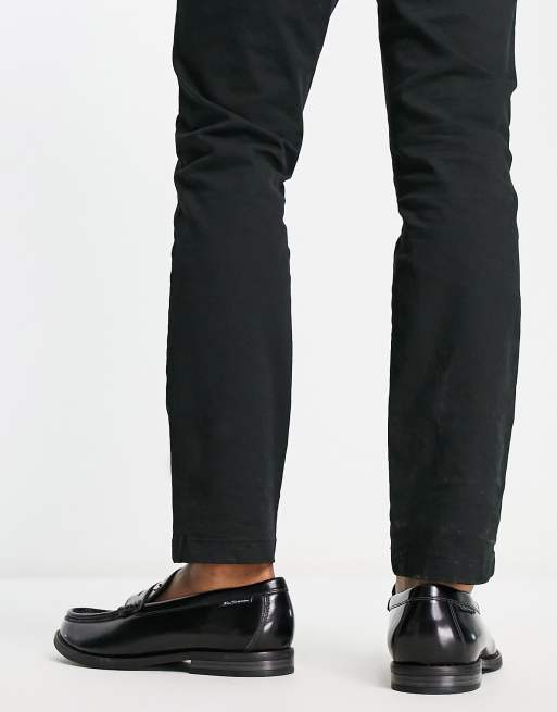 Pantalón Blanco Pantalon Negro Con Mocasines Mocasines Negros