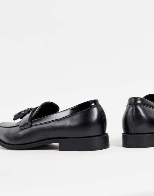 Mocasines negros con detalle de borlas de cuero sintético de Truffle Collection, 4 de 4