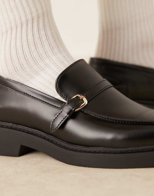 Mocasines negros con detalle de hebilla de Glamorous Wide Fit, 2 de 4