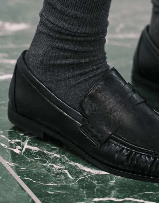 Mocasines negros con detalles fruncidos Minnie de ASOS DESIGN, 4 de 4