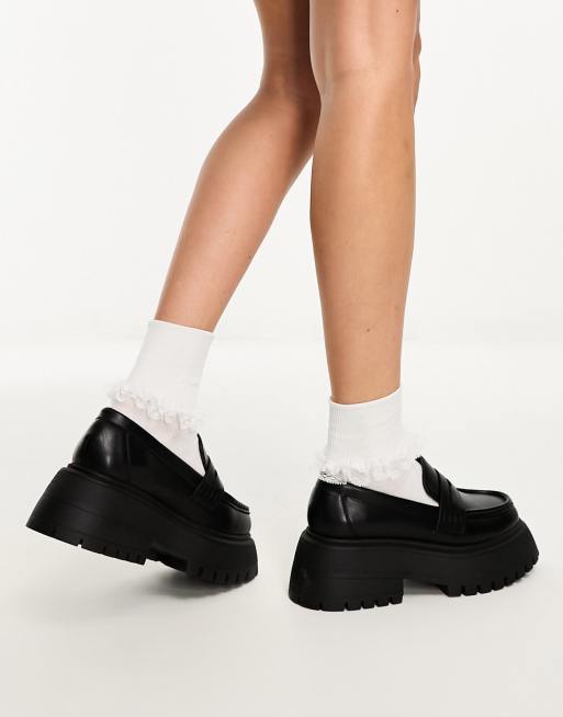 Mocasines negros con panel en el empeine y suela gruesa Maestro de ASOS DESIGN, 2 de 4