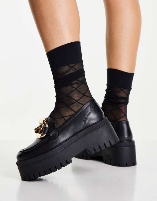 Mocasines negros con plataforma plana de cuero con detalle de cadena de Asra | ASOS