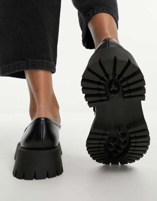Mocasines negros con suela gruesa Masterpiece de ASOS DESIGN Wide Fit, 3 de 4