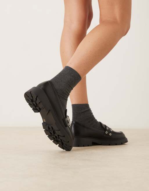 Mocasines negros con suela gruesa y detalle de hebilla de Glamorous, 4 de 4