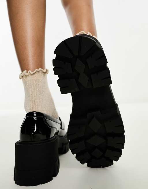 Mocasines negros con tacón medio y suela gruesa de charol Script de ASOS DESIGN, 4 de 4