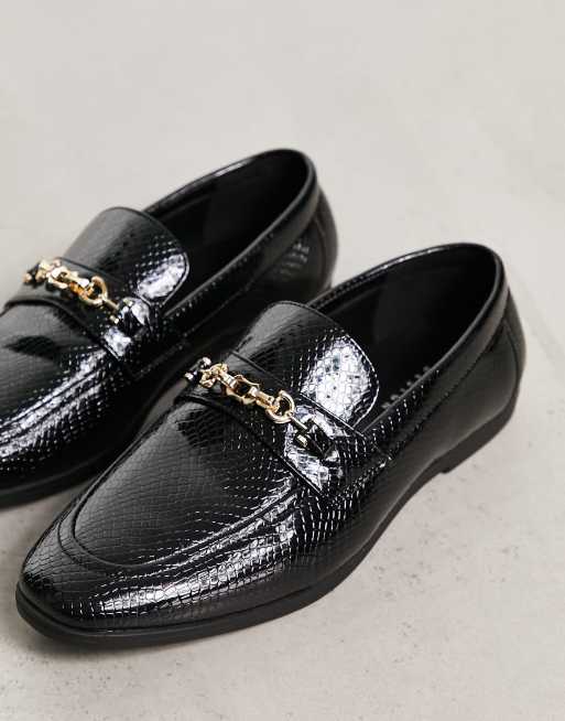 Mocasines negros de cuero sintético efecto cocodrilo con bridón dorado de ASOS DESIGN, 4 de 4
