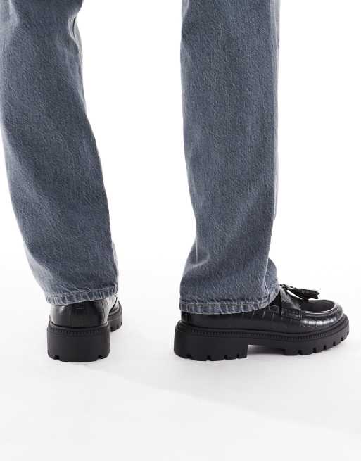 Mocasines negros de cuero sintético efecto piel de cocodrilo con borlas de ASOS DESIGN, 3 de 4