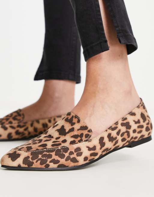 Mocasines planos con estampado de leopardo y puntera fina de