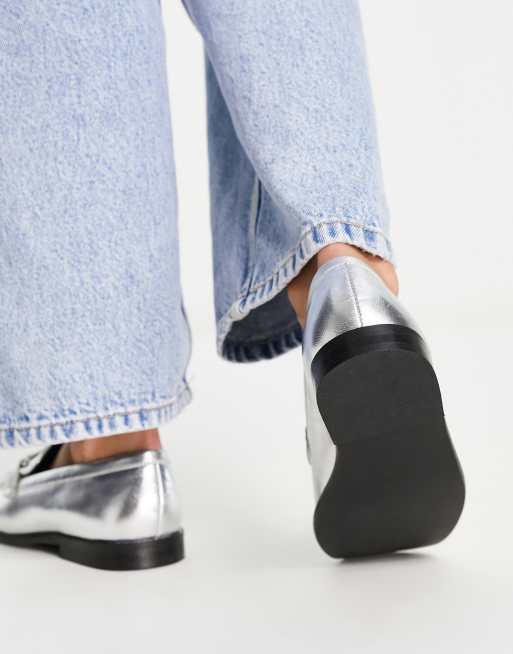 plateados de cuero con detalle cadena Lola Topshop | ASOS