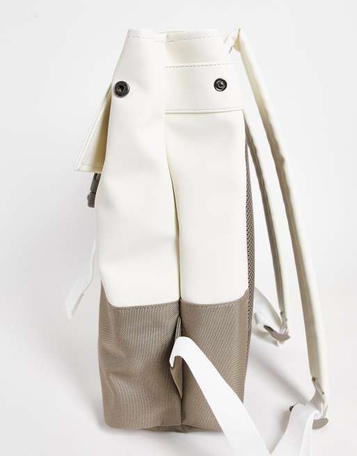 Mochila blanco hueso con diseño color block y hebilla MSN de Rains, 3 de 4