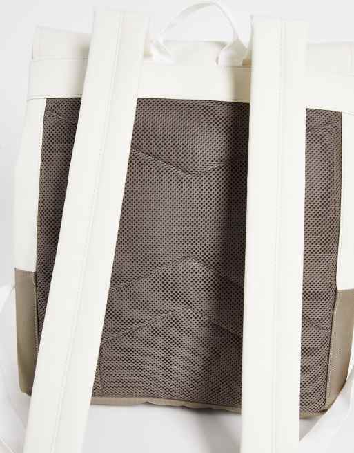 Mochila blanco hueso con diseño color block y hebilla MSN de Rains, 4 de 4