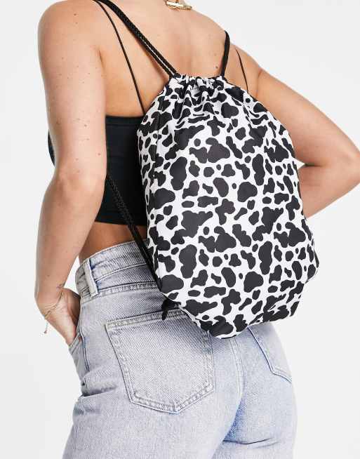 Mochila con estampado de vaca y cordón ajustable exclusivo de Daisy Street