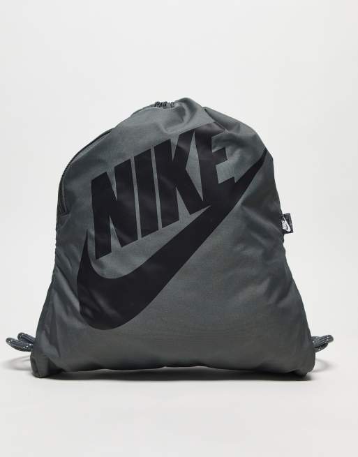 desvanecerse mañana Sobrio Mochila de gimnasio gris hierro Heritage de Nike | ASOS