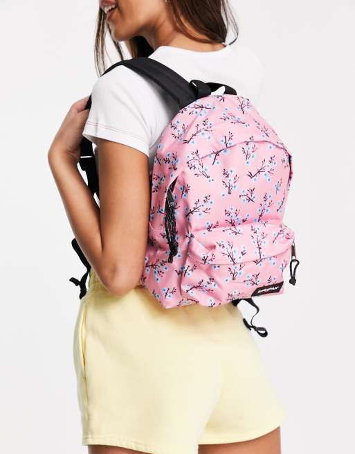 Mochila en color rosa floral alegre orbit de Eastpak ASOS