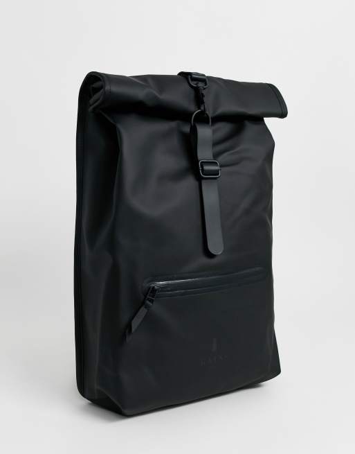Mochila impermeable con parte superior enrollada en negro 1316 de Rains