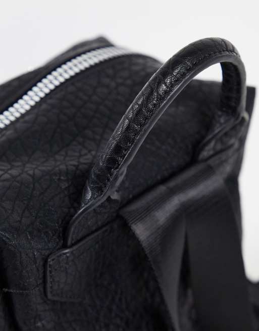Mochila negra con cremalleras gruesas y acabado granulado de ASOS DESIGN, 4 de 4