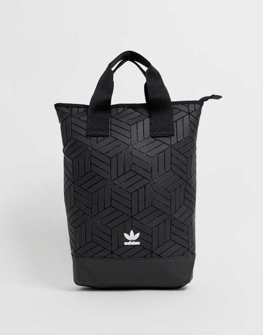 Mochila negra con diseño geométrico en 3D de adidas Originals ASOS