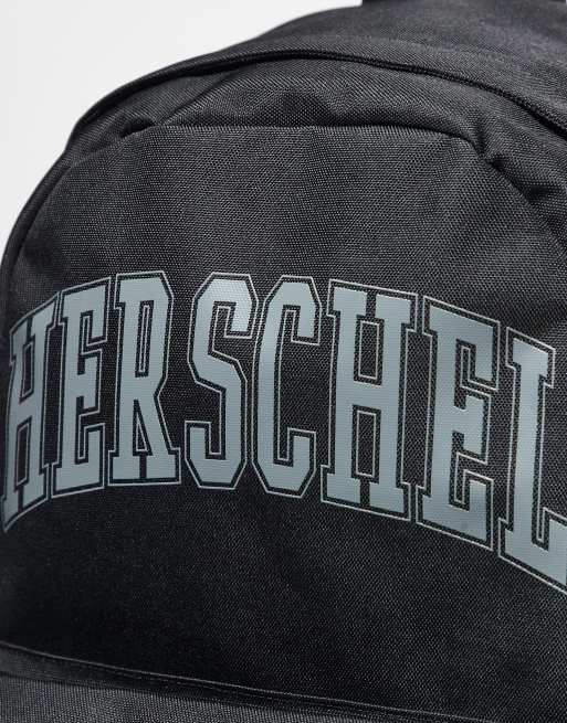 Mochila negra extragrande clásica con logo universitario de Herschel Supply Co, 2 de 3