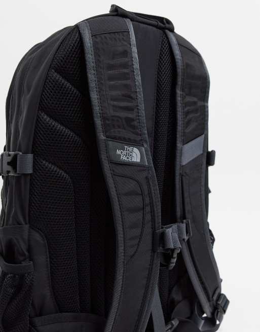 Mochila negra y gris Borealis Classic de The North Face, 4 de 4