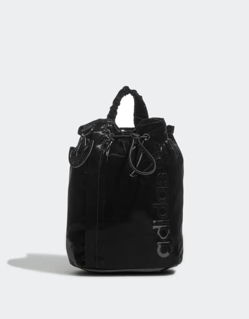 Mochila pequeña en negro de adidas Originals