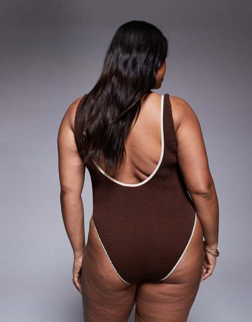 Moda Minx Curve – Brązowy strój kąpielowy z kontrastowymi lamówkami, 4 z 4