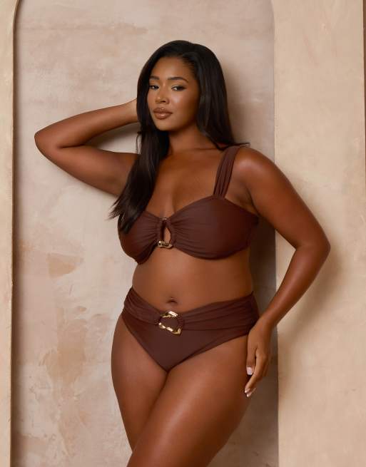 Moda Minx Curve X Alessa Tyrrell-Charles - Mokkabrun bikinitop med brede stropper og ringdetalje, 2 af 4