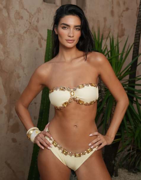 Moda Minx X Zoe Servini - Bandeau-bikinitopje met siersteentjes langs de rand in vanille - view 1
