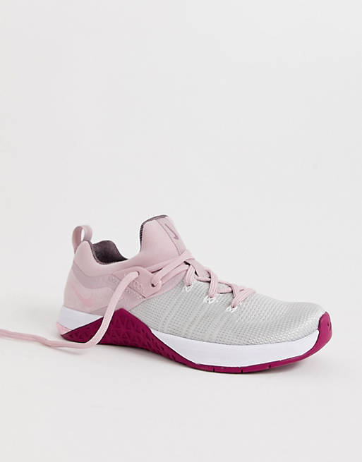 Parche Guardia Composición Modelo rosa Metcon Flyknit 3 de Nike | ASOS