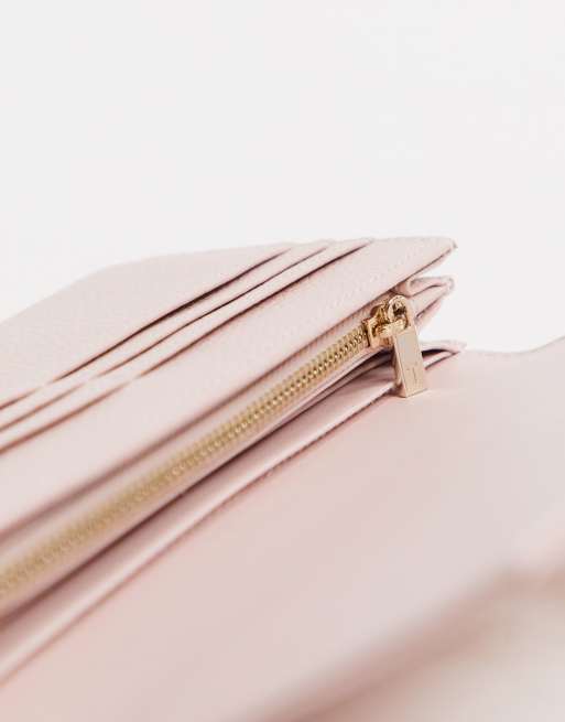 Monedero rosa con solapa y detalle de Matinee de Ted Baker