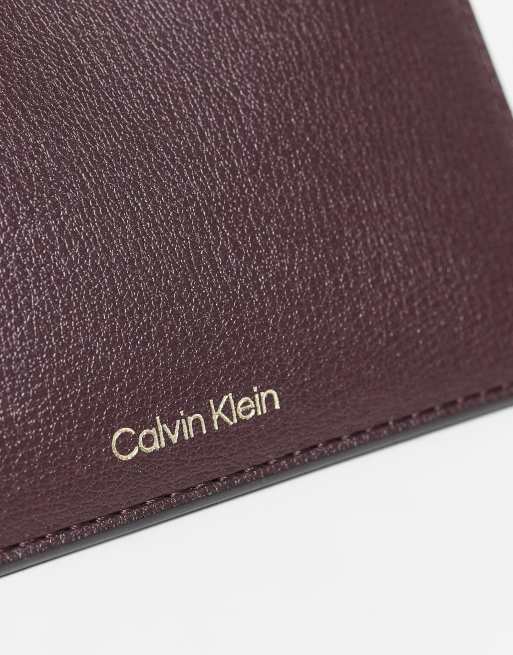 Monedero tarjetero burdeos con cremallera de Calvin Klein, 4 de 4