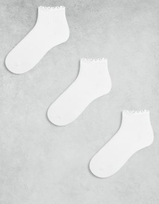 Monki - 3er-Pack Knöchelsocken in Weiß mit Rüschenkante