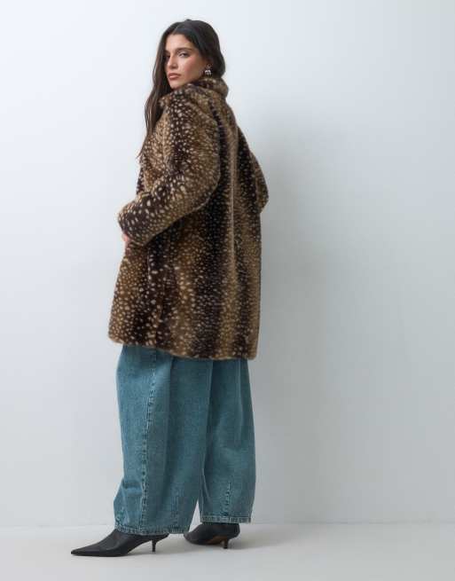 Monki 70s faux-fur jas met bruine hertenprint, 4 van 5