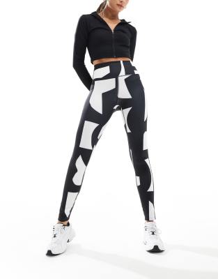 Monki - Active - Nahtlose Yoga-Sport-Leggings mit hohem Bund und abstraktem Muster in Schwarz und Weiß-Bunt