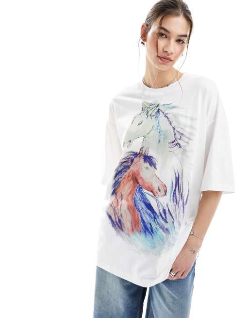 Monki - Afslappet T-shirt i hvid med hesteprint fortil 