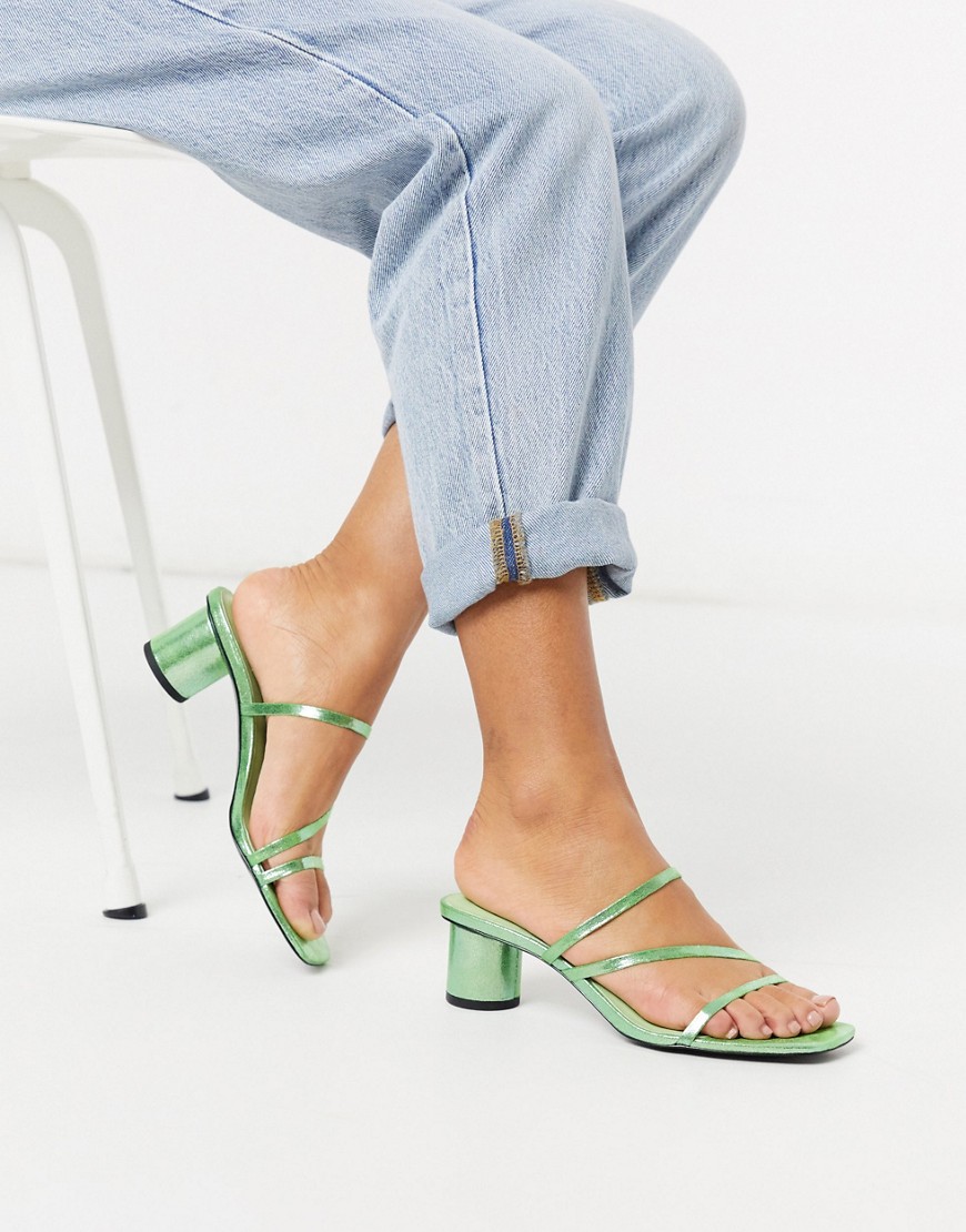 Monki - Agnes - Metallicgröna sandaler i minimalistisk modell med klack