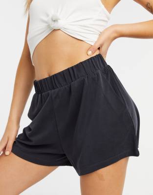 Monki Alma floaty jersey shorts in black-Green