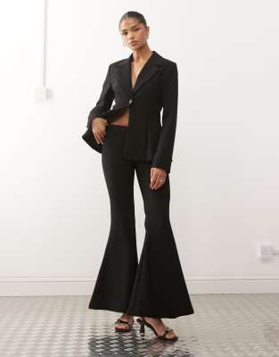 Monki - Anzughose in Schwarz mit extrem ausgestelltem Bein, Kombiteil