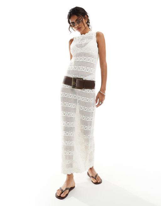Monki – Ärmelloses Maxikleid aus Häkelstrick in Weiß