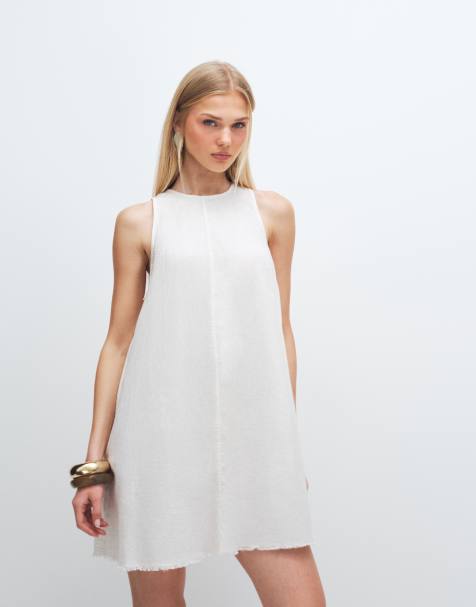 Monki – Ärmelloses Minikleid aus Leinenmix in Weiß mit A-Linien-Schnitt und ausgefranstem Saum - view 1
