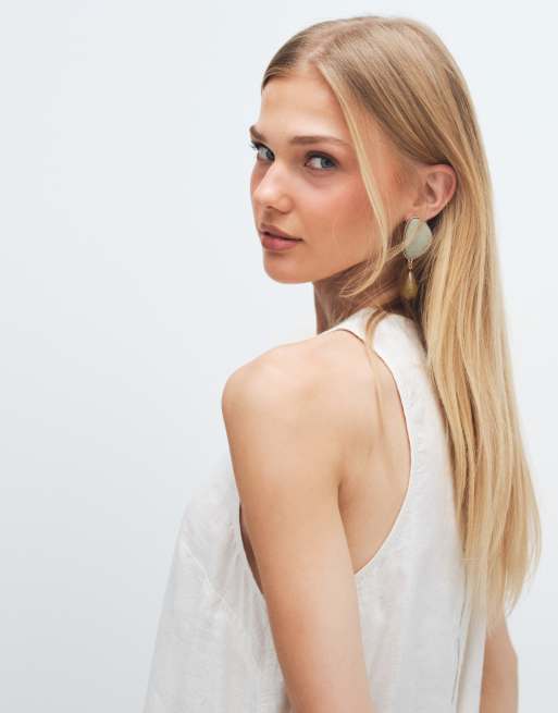 Monki – Ärmelloses Minikleid aus Leinenmix in Weiß mit A-Linien-Schnitt und ausgefranstem Saum, 3 von 11