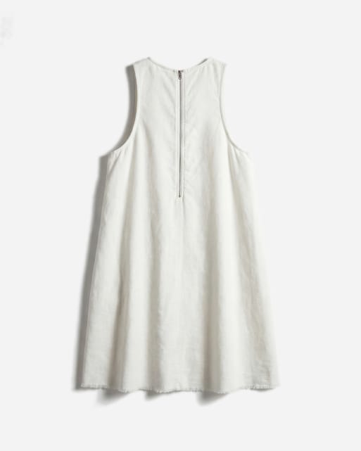Monki – Ärmelloses Minikleid aus Leinenmix in Weiß mit A-Linien-Schnitt und ausgefranstem Saum, 6 von 11