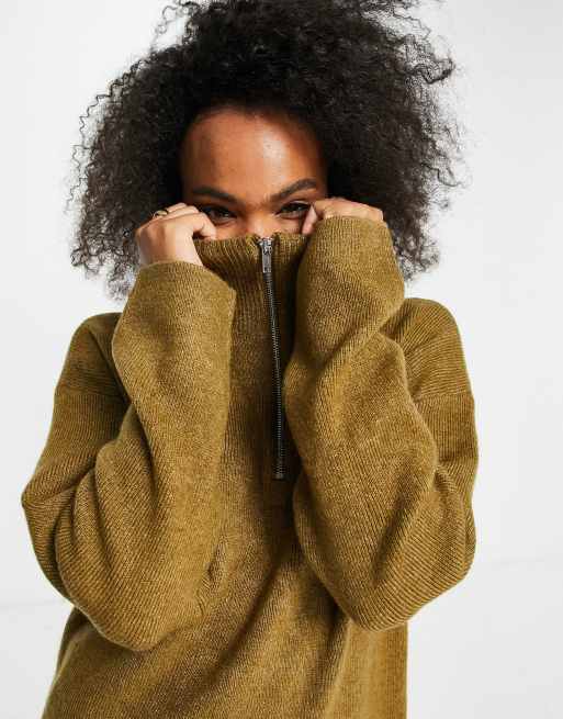 Monki – Arwen – Camelowa luźna bluza oversize z dzianiny z golfem