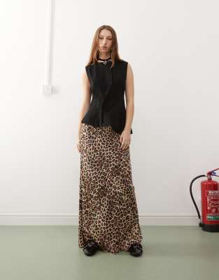 Monki - Asymmetrisch geschnittener Satin-Maxirock mit Leopardenmuster-Braun